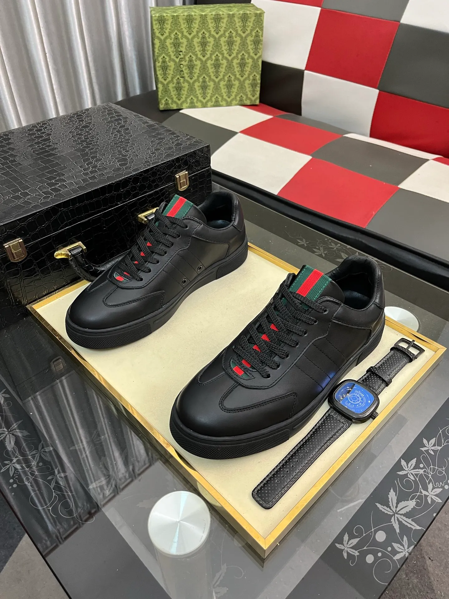 Men's shoes 💰400⌚️⌚️Gucci •Gucci original quality.~ Unique modern style sneakers. 🏃A must-have casual shoe for trendy men😍😍 Original brand imported from Italy, imported original leather, sheep lining (refuses to discolor and grind feet) Sole: Original sole provided by the original factory, French lazy style design ⚠️Fit to the feet, original quality, super comfortable original sole. Just like shooting the real thing🎬The real thing is better, code number: 38-442️⃣colors available
